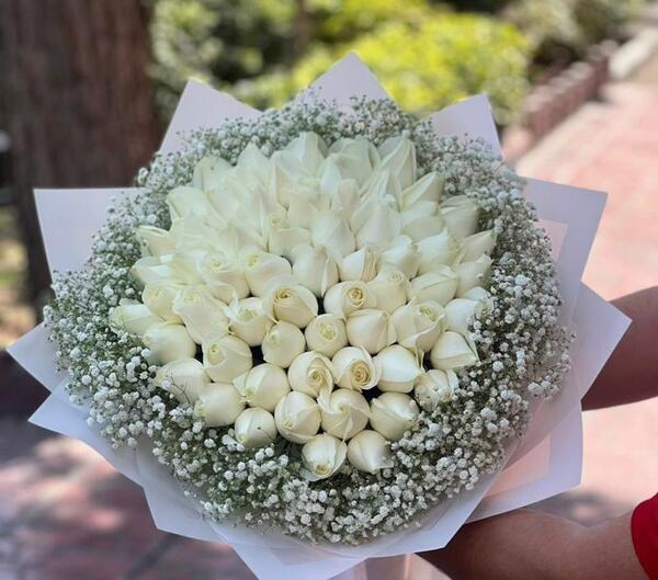 عکس دسته گل سفید رز