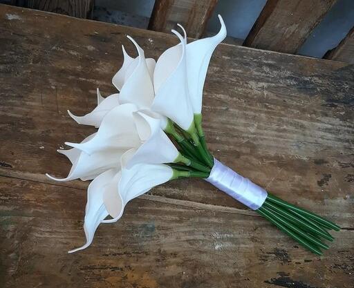عکس دسته گل شیپوری عروس