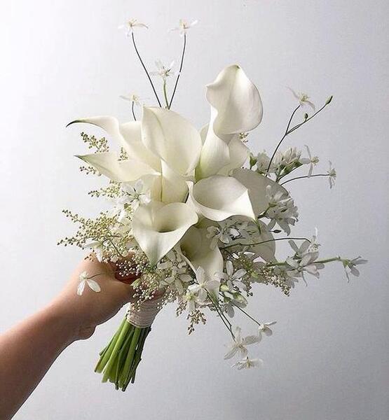 عکس دسته گل عروس با گل شیپوری