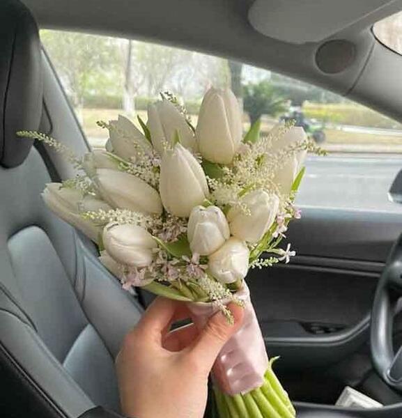 عکس دسته گل عروس با گل شیپوری