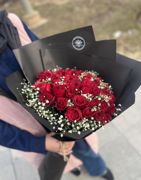 عکس یه دسته گل رز سرخ