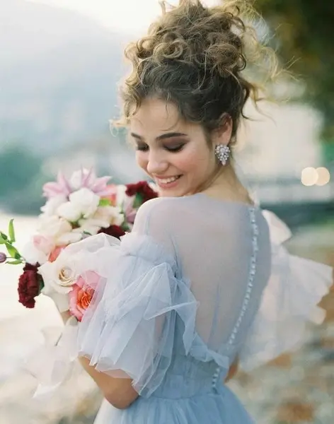 ژست عکس با دسته گل کوچک
