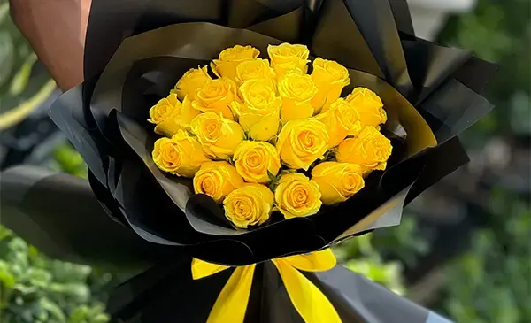 عکس دسته گل رز زرد