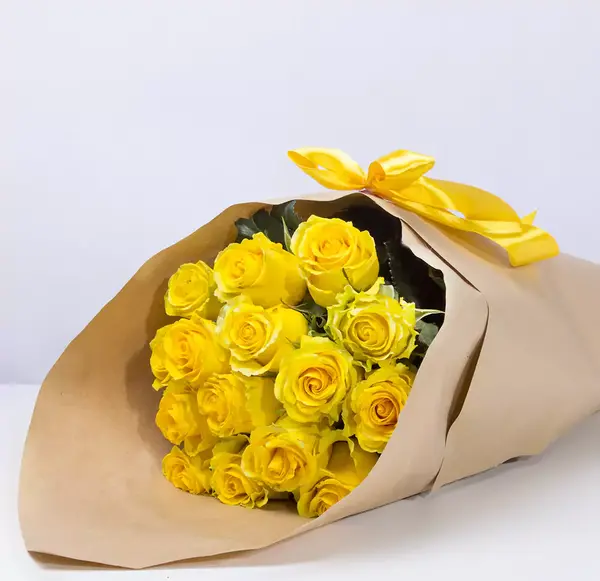 عکس دسته گل رز زرد