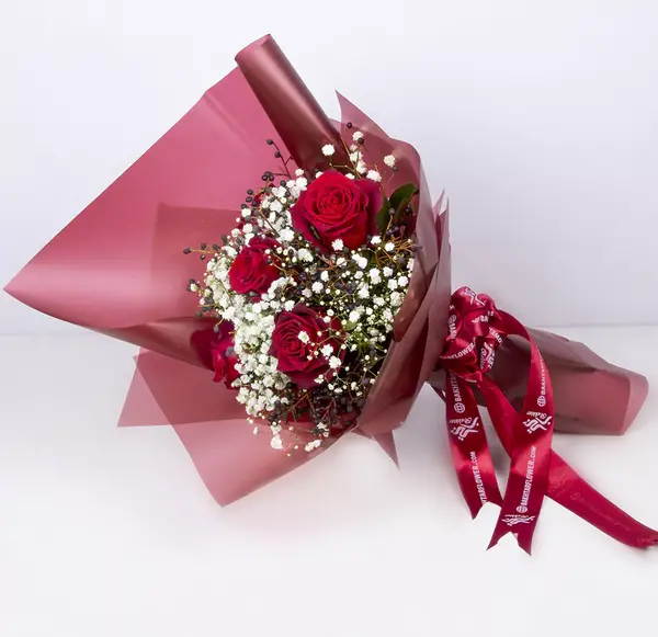 عکس دسته گل رز در خانه