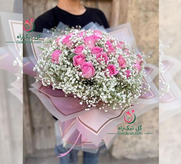 عکس دسته گل رز در خانه