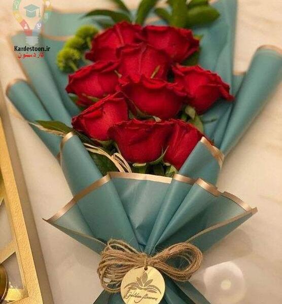 عکس دسته گل رز در خانه