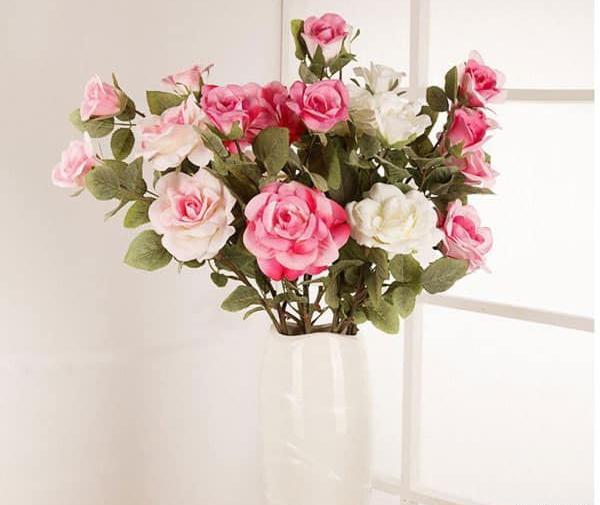 عکس دسته گل روی میز کار