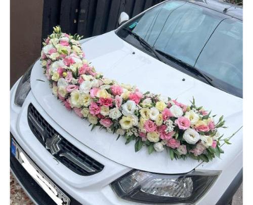 عکس دسته گل روی داشبورد ماشین
