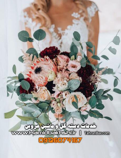 عکس دسته گل روی داشبورد ماشین