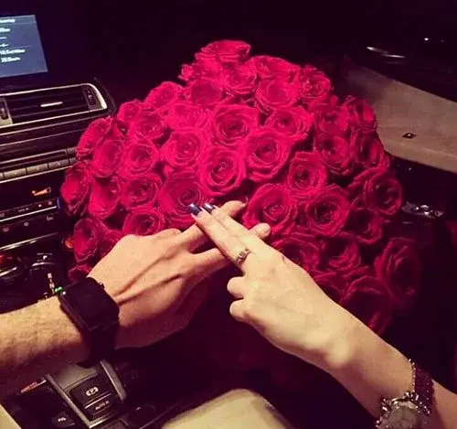 عکس دسته گل تو دست دختر