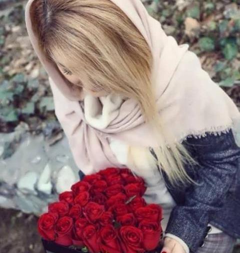عکس دسته گل تو دست دختر