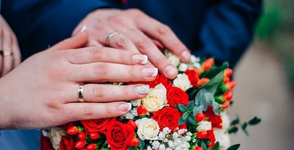 عکس دسته گل رز تو ماشین