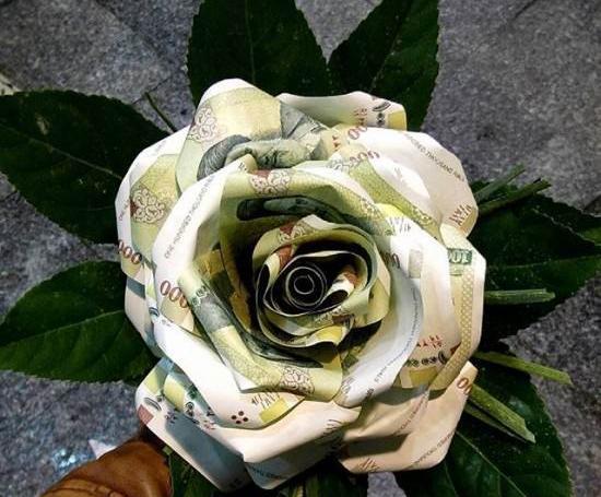دانلود عکس دسته گل با پول