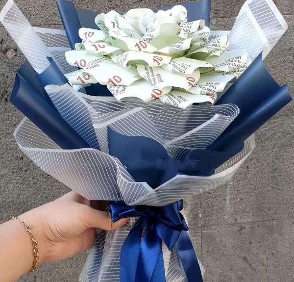دانلود عکس دسته گل با پول