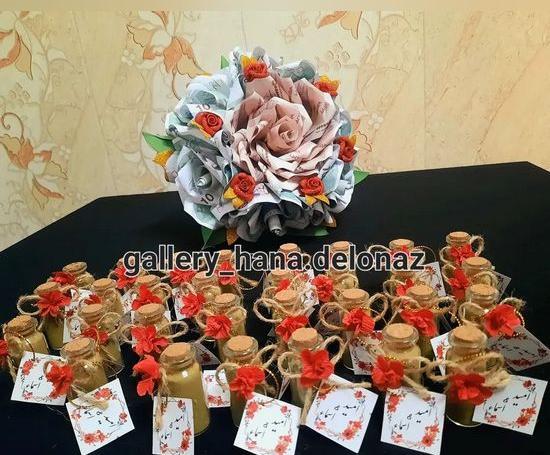 عکس دسته گل کوچک با پول