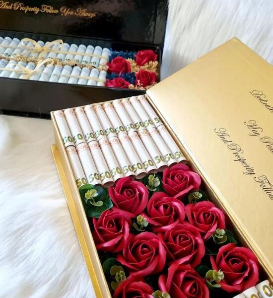 عکس دسته گل کوچک با پول
