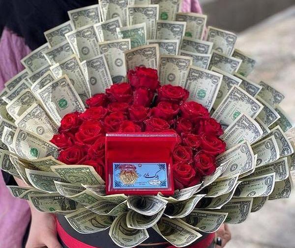 عکس دسته گل کوچک با پول