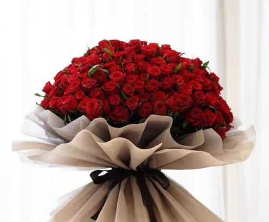 عکس دسته گل بزرگ رز قرمز