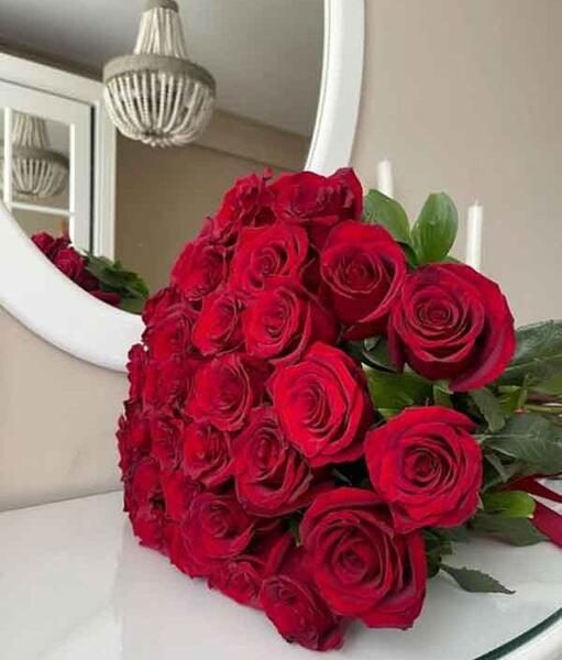 عکس دسته گل بزرگ رز قرمز