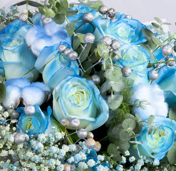 عکس دسته گل رز ابی و سفید