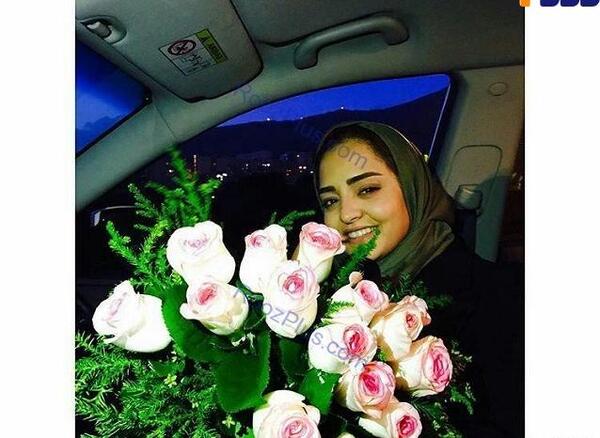 عکس با دسته گل بزرگ