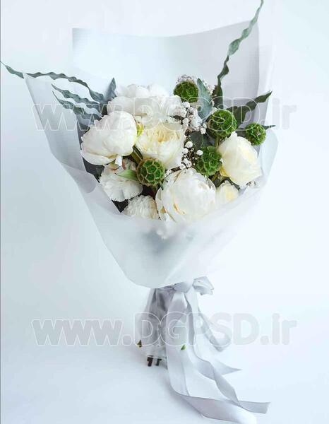 عکس با دسته گل بزرگ