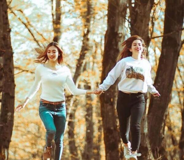 عکس رفیقانه دخترانه بدون متن