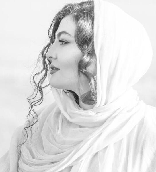 عکس دختر باحجاب نیم رخ