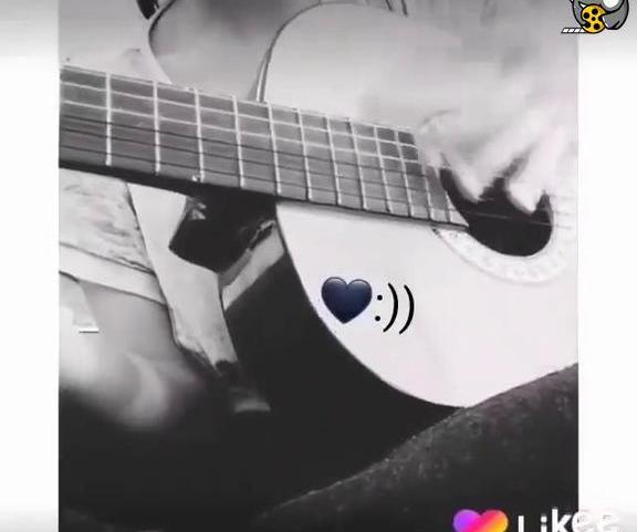 عکس گیتار دخترانه شیک