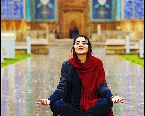 غمگین عکس دختر تنها در باران
