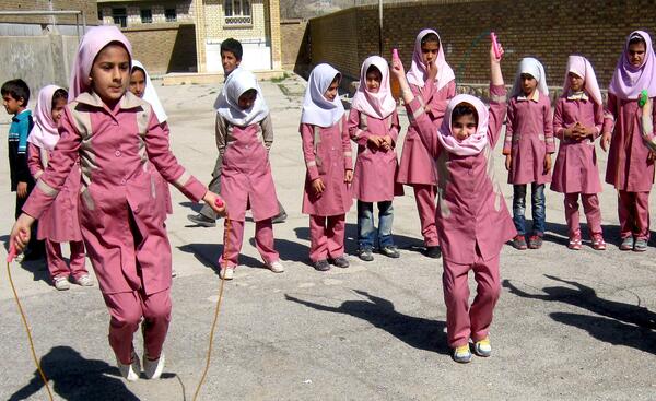 عکس ورزشی دخترانه برای مدرسه