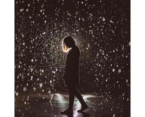 عکس دختر غمگین در شب بدون متن