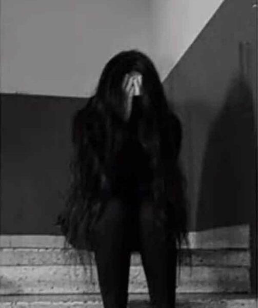 عکس دختر افسرده و غمگین