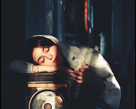 عکس دختر تنها و غمگین فانتزی