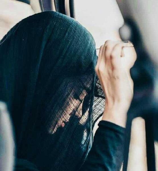 عکس دختر تنهای غمگین