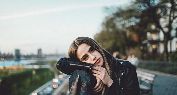 دانلود عکس دختر غمگین برای پروفایل