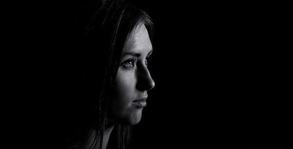 عکس هنری دخترانه سیاه و سفید