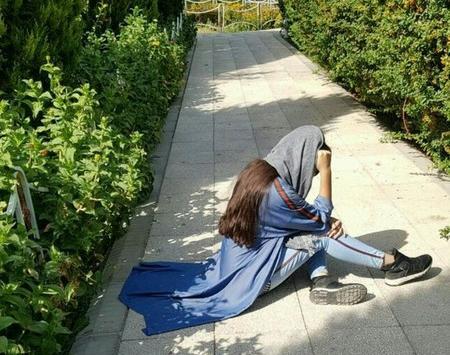 عکس دخترانه طبیعی از پشت