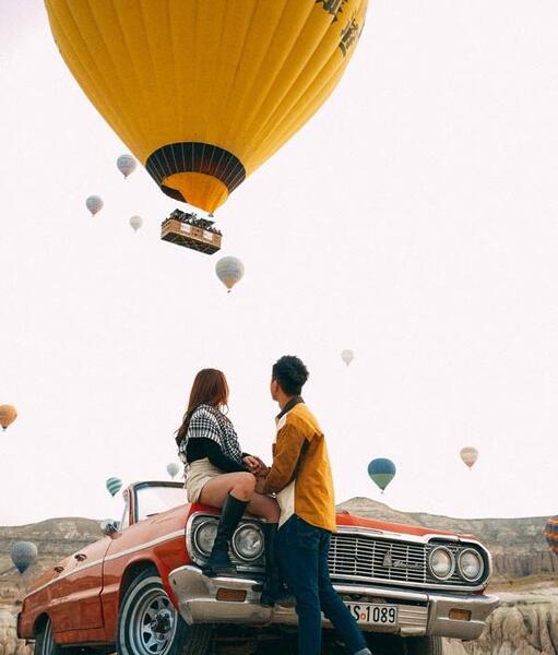 عکس دونفره کنار ماشین
