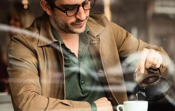 ژست عکس دونفره کافه