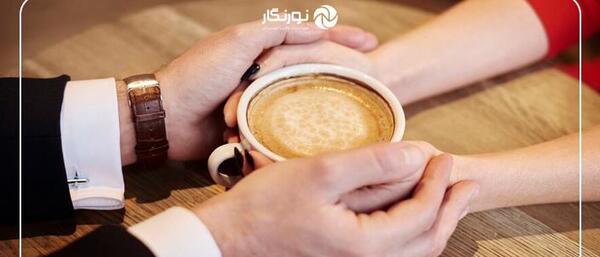عکس دونفره عاشقانه در کافه