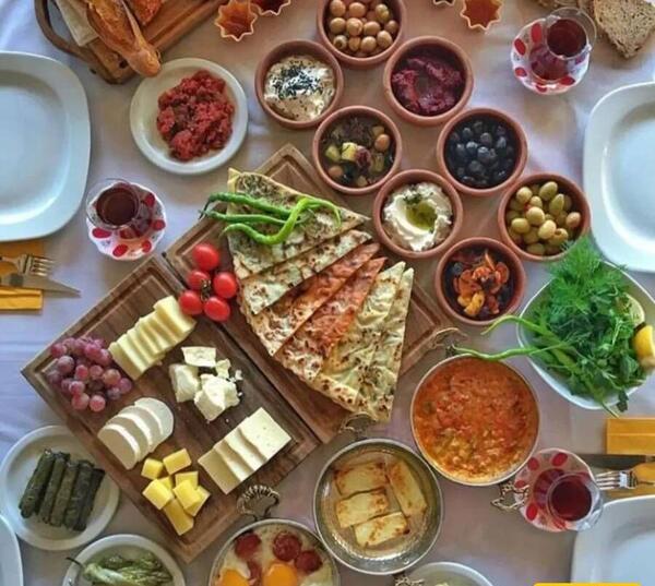 عکس صبحانه لاکچری دونفره