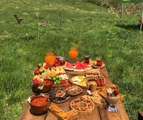 عکس صبحانه لاکچری دونفره