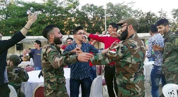 عکس دونفره با لباس سربازی