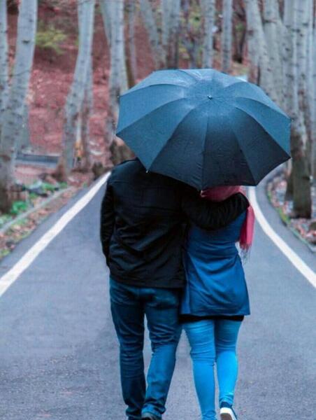 عکس دونفره زیر بارون عاشقانه