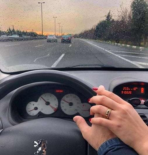 عکس دونفره دست داخل ماشین