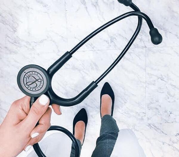 عکس گوشی پزشکی دخترونه برای پروفایل