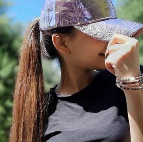 عکس پروفایل دخترونه با کلاه اسپرت