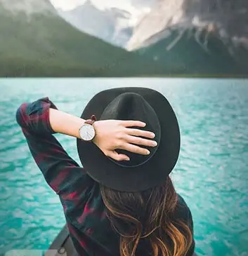عکس پروفایل دخترونه با کلاه سفید